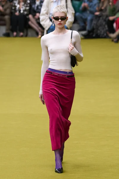 Look 10